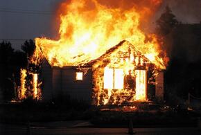 Пожарные на Кубани потушили горящий частный дом