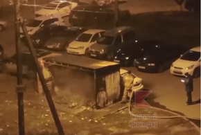В Краснодаре из-за пожара на мусорке пострадал автомобиль