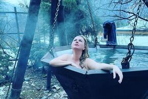 Анна Семенович поделилась пикантными фото из бани в Сочи 