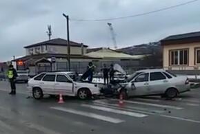 Под Новороссийском разбились два легковых автомобиля