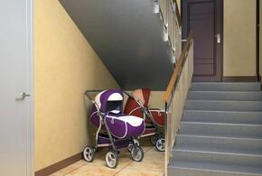 Россиянам запретили хранить детские коляски под лестницами