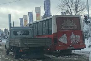 В Краснодаре автобус столкнулся с газелью