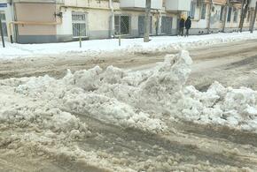 Коммунальные службы Краснодара оставили горожан один на один со снегом (ВИДЕО)