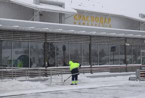 Краснодарский аэропорт вновь ограничил работу из-за непогоды 