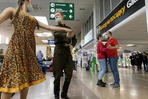В Международном аэропорту Краснодар в 78-ую годовщину Сталинградской битвы прошла акция «Случайный вальс»