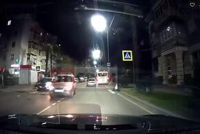 В Сочи под колеса «Нивы» попал зазевавшийся пешеход (ВИДЕО)