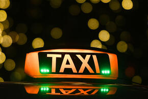 В Сочи таксист обокрал пассажирку 