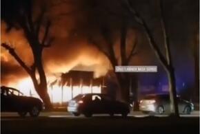В Усть-Лабинске ночью тушили крупный пожар (ВИДЕО)