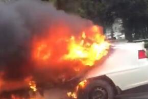 В центре Краснодара на проезжей части сгорел автомобиль ВИДЕО