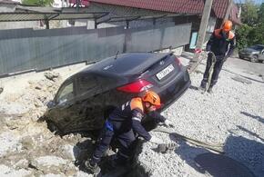 Стало известно, кто возместит ущерб владельцам авто, провалившихся в Новороссийске