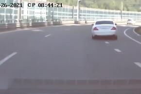 В Сочи лихач во время погони разбил свой Mercedes