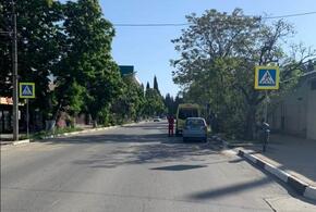 В Сочи на пешеходном переходе водитель сбил подростка и скрылся
