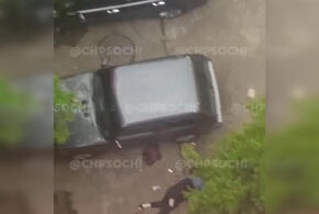 В Сочи с 12-этажного дома выпала женщина