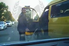 В Краснодаре водитель «Гелендвагена» избил водителя «ГАЗели» ВИДЕО