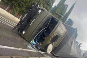 В Сочи в массовом ДТП перевернулся военный грузовик ВИДЕО