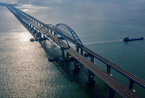 Движение по Крымскому мосту не закрыли