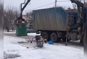 Мусорщики Кубани освоили новый метод погрузки отходов ВИДЕО