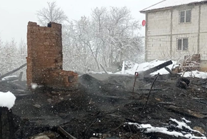 На Кубани сгорел жилой дом, есть пострадавший