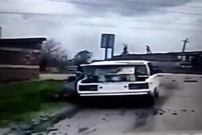 На Кубани пьяный водитель выпал из салона авто ВИДЕО