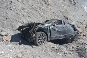 В Анапе в районе площадки «800 ступеней» в обрыв упал автомобиль