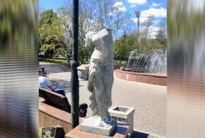 В Новороссийске расчленили статую девушки с фруктами ВИДЕО 