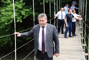 Главе Апшеронского района Кубани прочат отставку, но он не намерен уходить