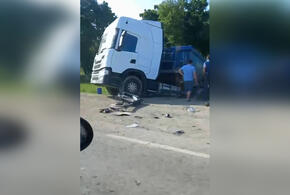 На федеральной дороге Кубани столкнулись три многотонника ВИДЕО