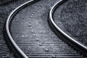 В Краснодаре под колесами поезда погибла женщина 