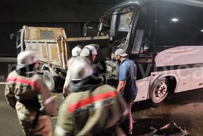 В Сочи экскурсионный автобус с пассажирами попал в ДТП