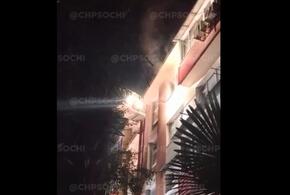 В Сочи сгорела квартира в пятиэтажном доме ВИДЕО