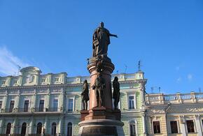 На Украине памятник Екатерине II хотят заменить на статую порноактеру-гею