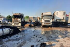 В Новороссийске дотла сгорели две фуры, еще три удалось потушить ВИДЕО