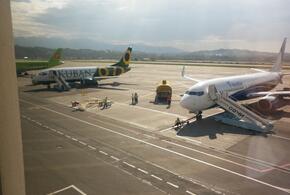 В аэропорту Сочи на борту самолета потерял сознание  и умер пассажир