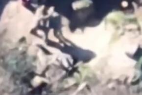 Драку военнослужащих Украины заснял на видео российский дрон