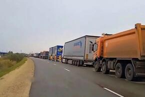 Керченская переправа не может обеспечить трафик грузов без задержек