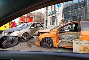 В центре Краснодара столкнулись три автомобиля