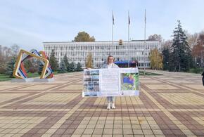 В Новороссийске проходит одиночный пикет против мусорного полигона