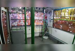 В Краснодаре пассажиров новогоднего троллейбуса ждет Дед Мороз и елка