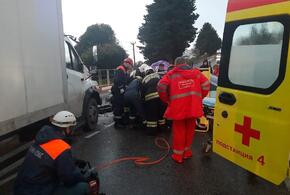 В Сочи спасатели разрезали автомобиль, чтобы достать пострадавшего