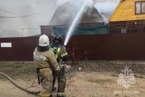 В станице Голубицкой на Кубани загорелись два жилых дома
