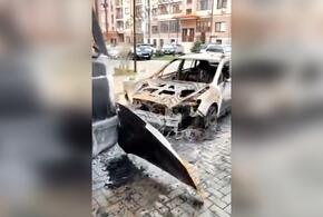 В Геленджике после новогодних фейерверков сгорели два автомобиля
