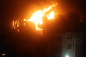 В Сочи из-за пожара на мансарде многоэтажки эвакуировали 140 человек