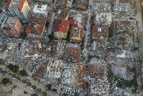 Число жертв при землетрясении в Турции достигло 20 тысяч человек 