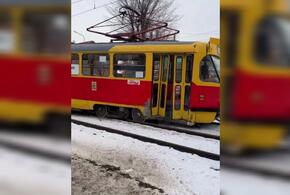 В Краснодаре трамвай попал в массовое ДТП и сошел с рельсов