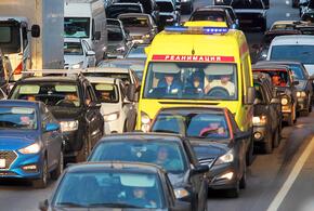 В Краснодаре автохамы заблокировали в пробке спешивший на помощь реанимобиль 