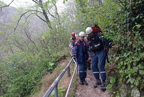 В Агурском ущелье Сочи туристка сломала ногу на мокрой тропе