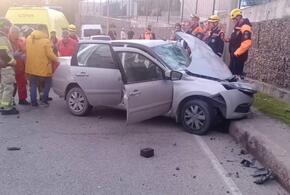 В Сочи при аварии на встречке погиб водитель легковушки