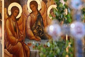 День Святой Троицы отмечают сегодня православные верующие