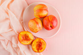 Эксперты рассказали, как выбрать самые сочные персики