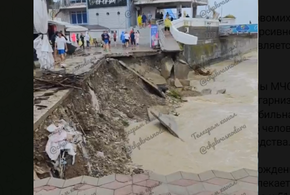 Появились кадры последствий стихии на пляжах курорта Джубга 